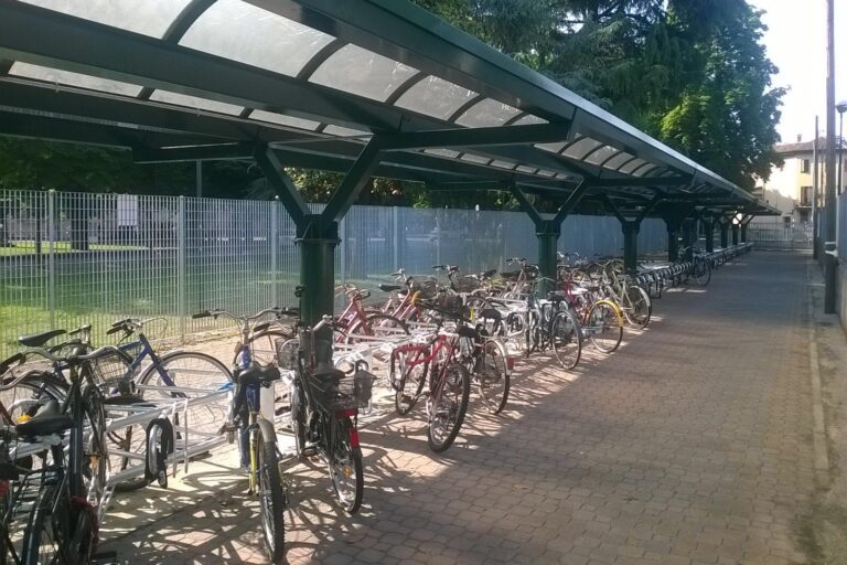 PArcheggio biciclette stazione ferroviaria